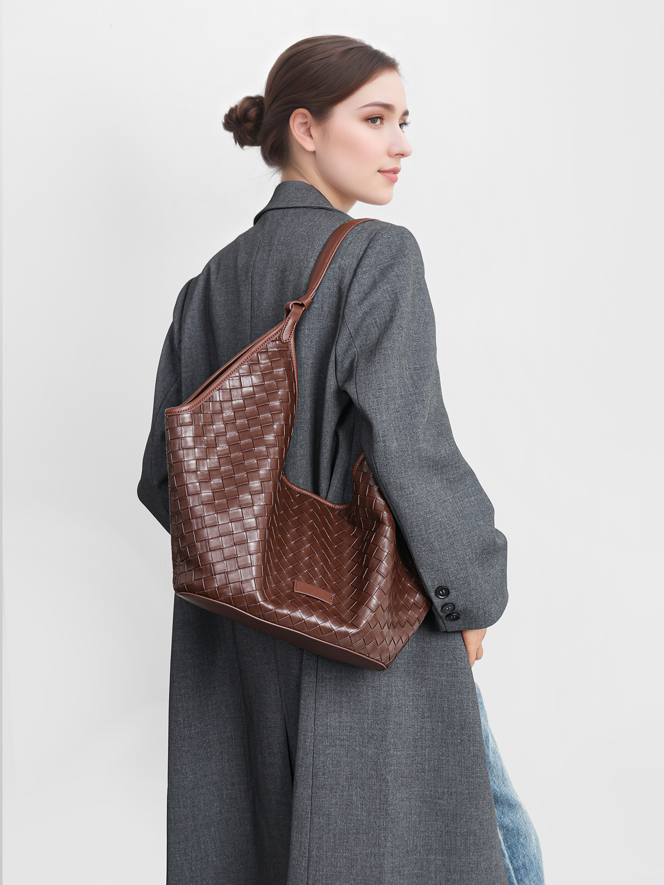 Product image 2 of Commuting Genuine Leather Large Capacity Woven Tote Bag New Arrival for wholesale handbag buyers