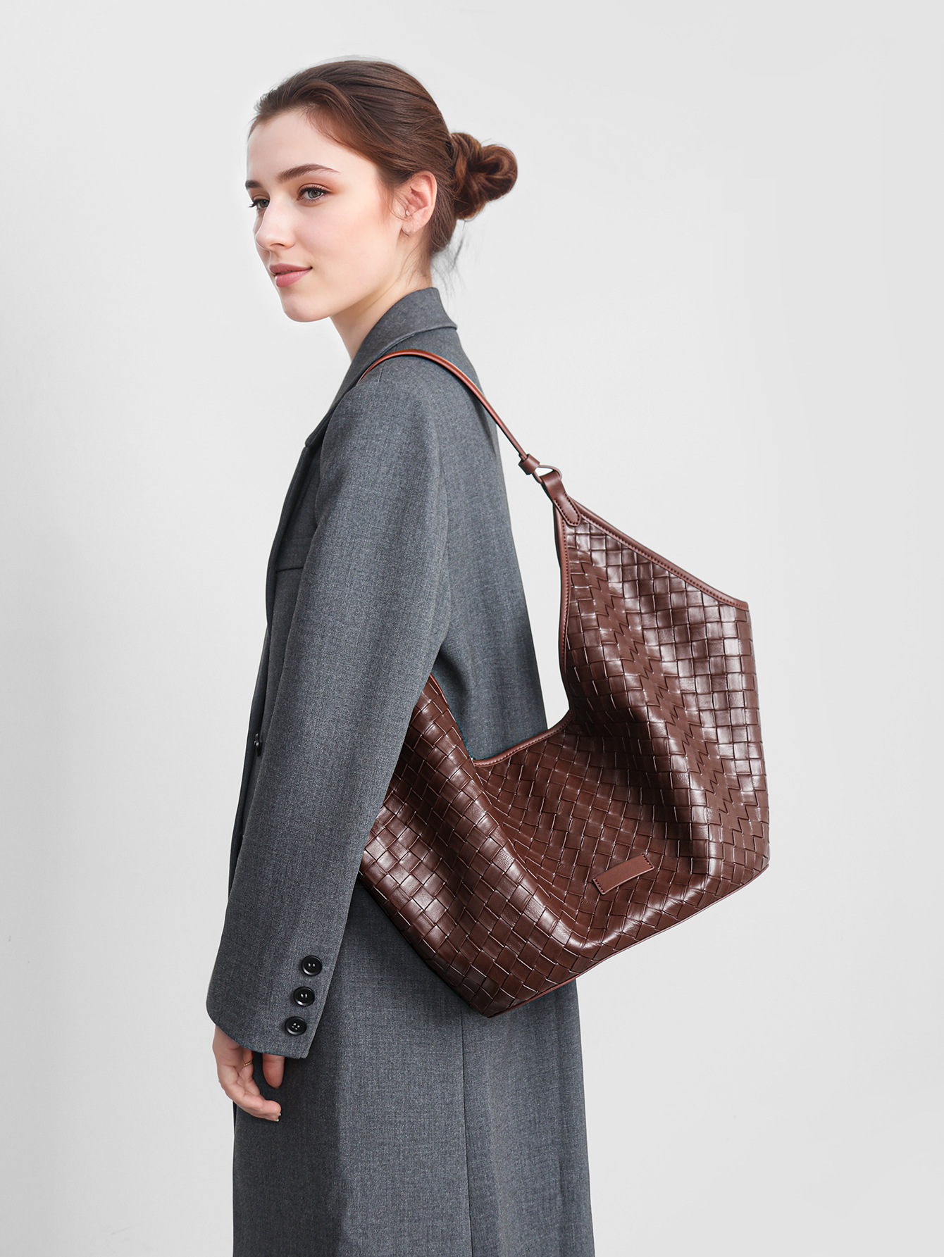Product image 4 of Commuting Genuine Leather Large Capacity Woven Tote Bag New Arrival for wholesale handbag buyers