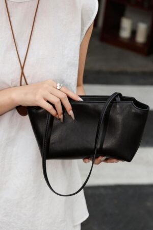 Product image 6 of Shoulder Bag Commuting Style Genuine Leather Women’s Bag Baguette Bag for wholesale handbag buyers