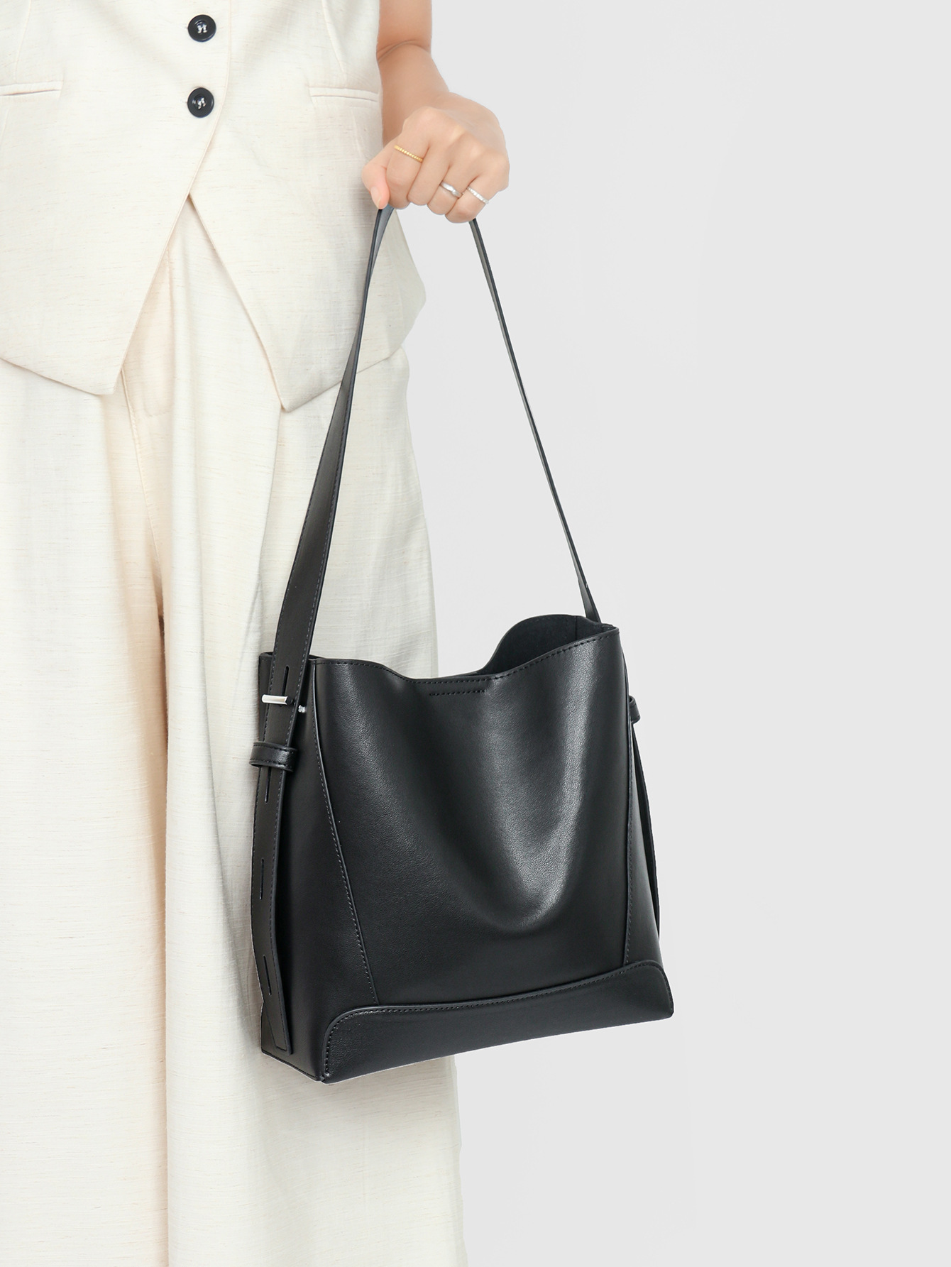 Product image 3 of Shoulder Bag Commuting Versatile Genuine Leather Women’s Bag Crossbody Bag for wholesale handbag buyers